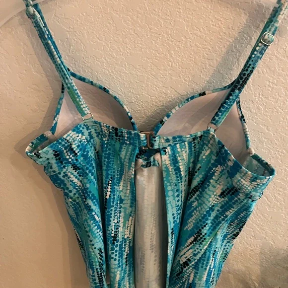 Maidenform Blue and White One-Piece Tankini Top with Custom Lift Padding - Picture 2 of 6